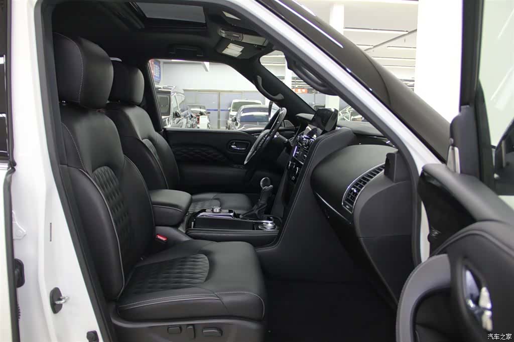 Infiniti QX80, 2023 10