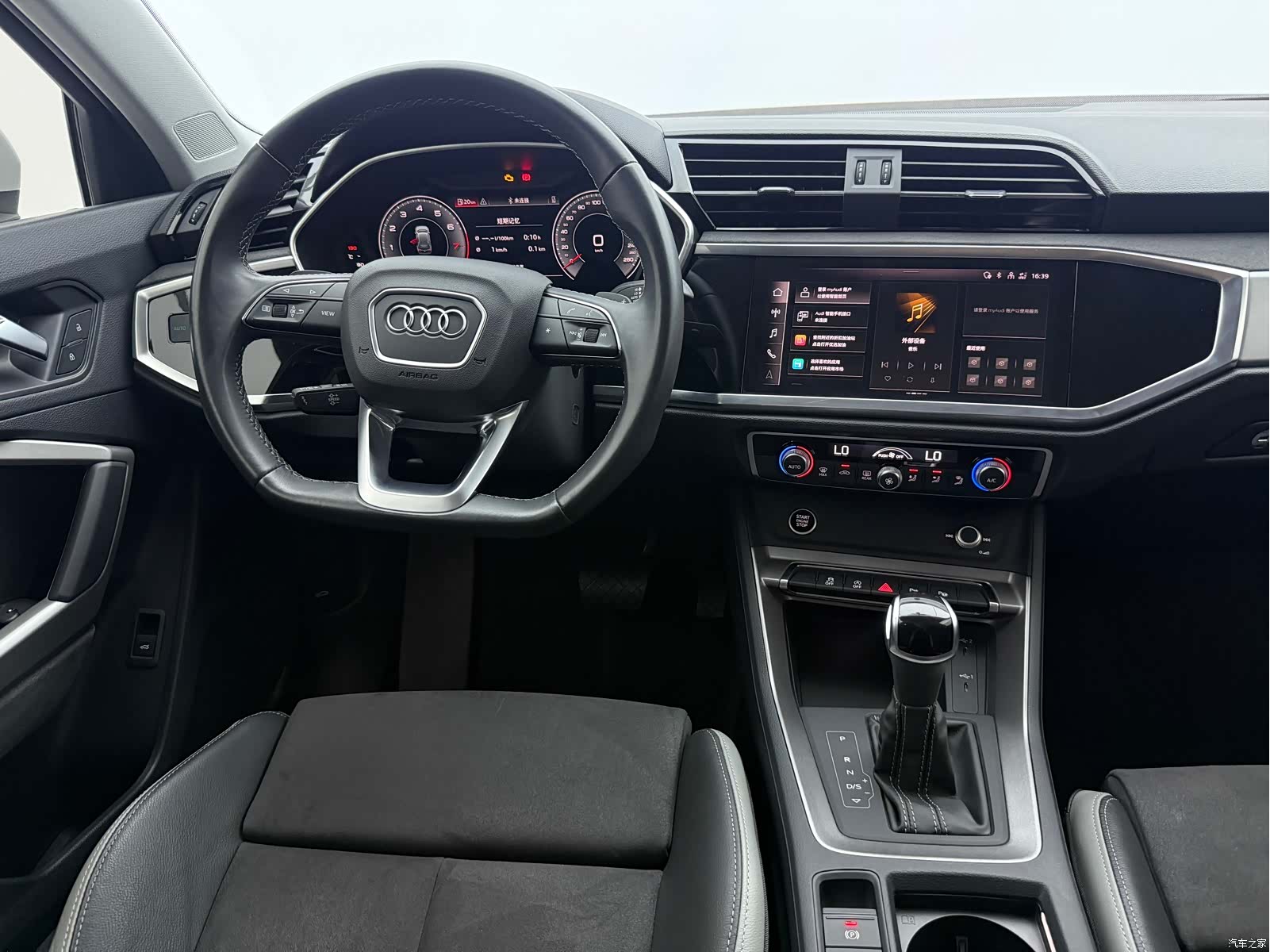 Audi Q3, 2022 10