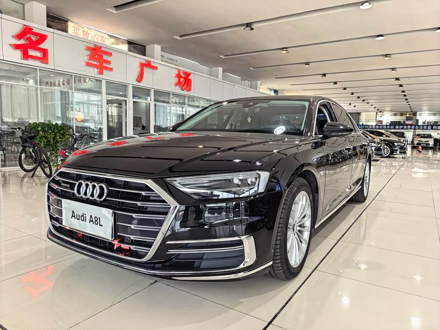 Audi A8 2022, фото 1