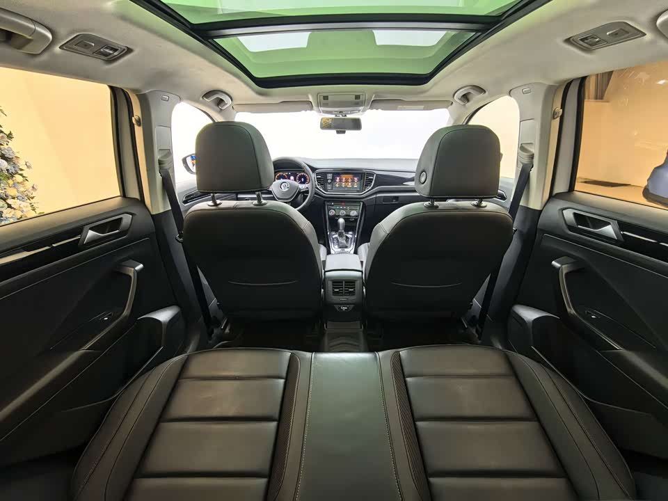 Volkswagen T-ROC exploring Songs