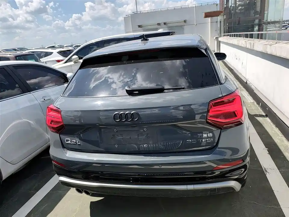 Audi Q2L