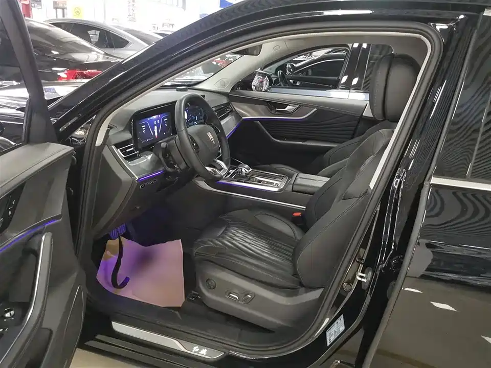 Hongqi HS5
