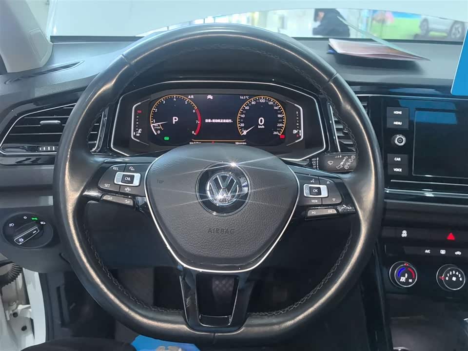 Volkswagen T-ROC exploring Songs