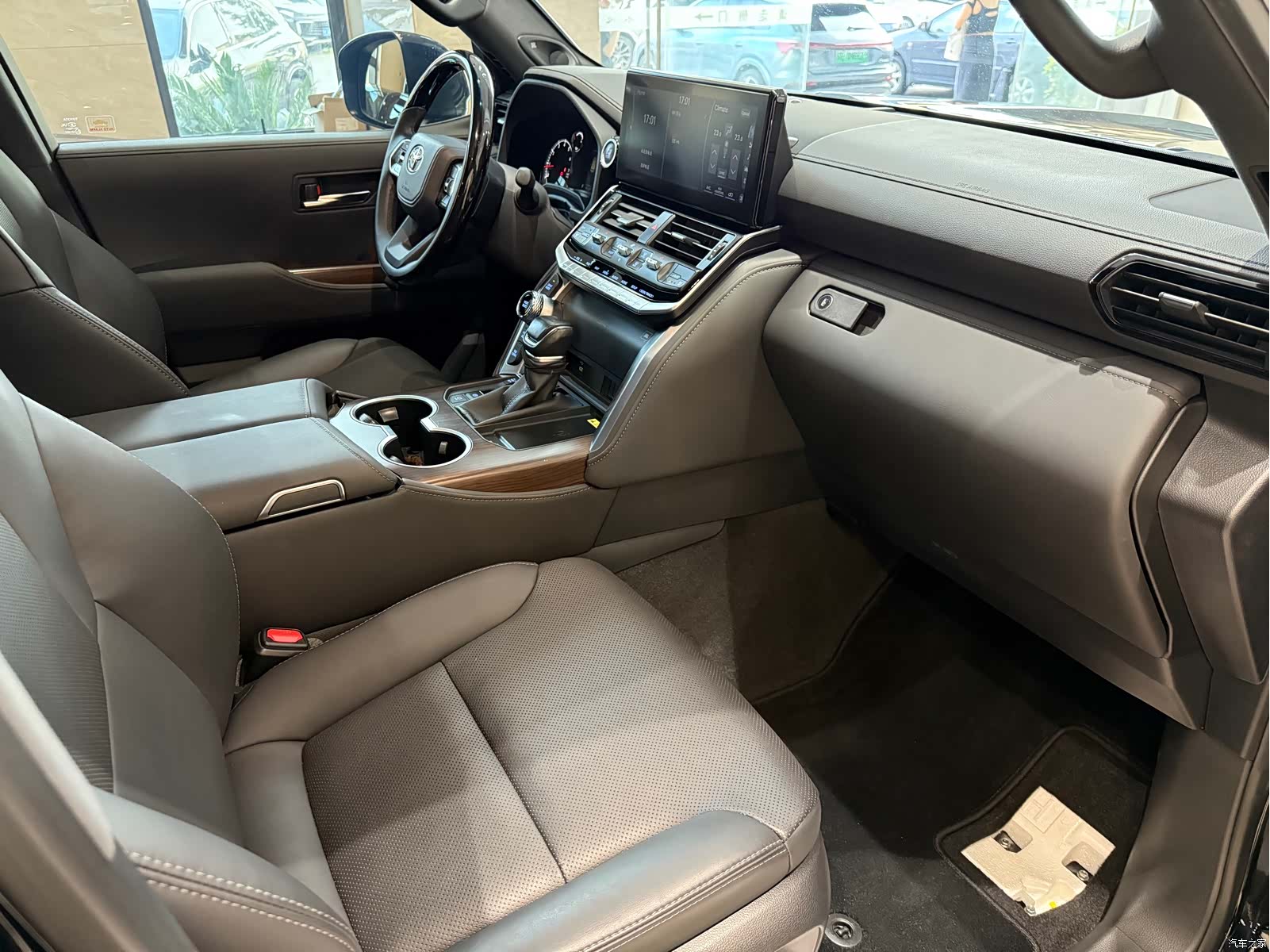 Toyota Land Cruiser, 2024 13