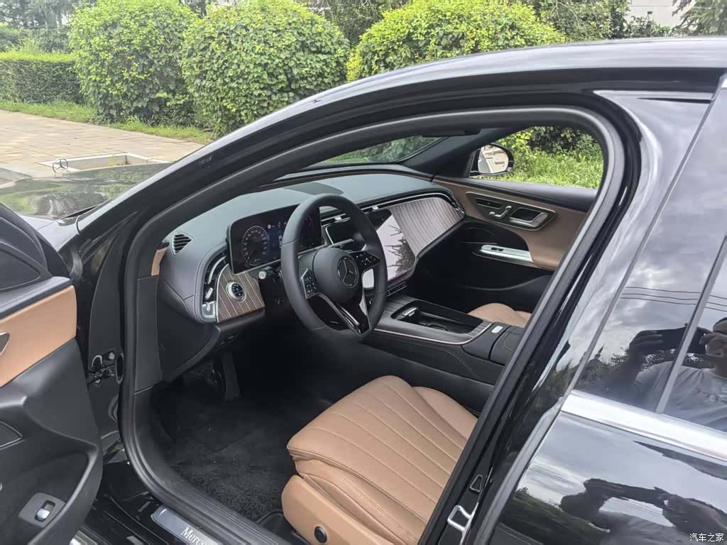 Mercedes-Benz E-Class, 2024 4