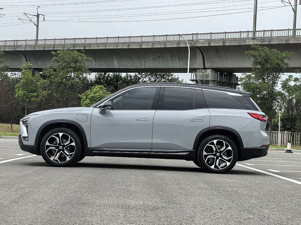 NIO ES8