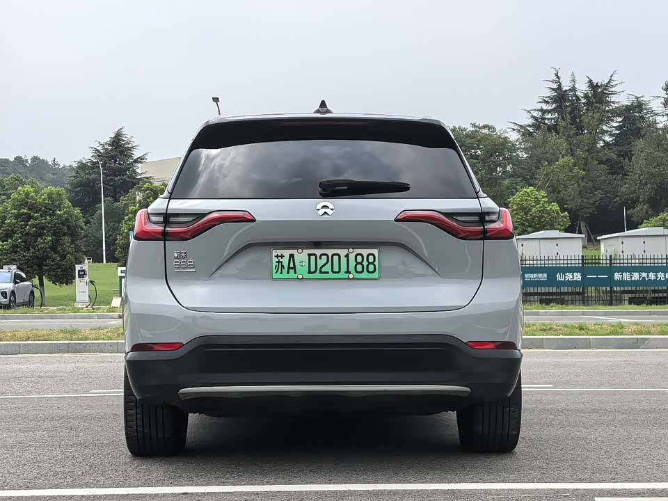NIO ES8