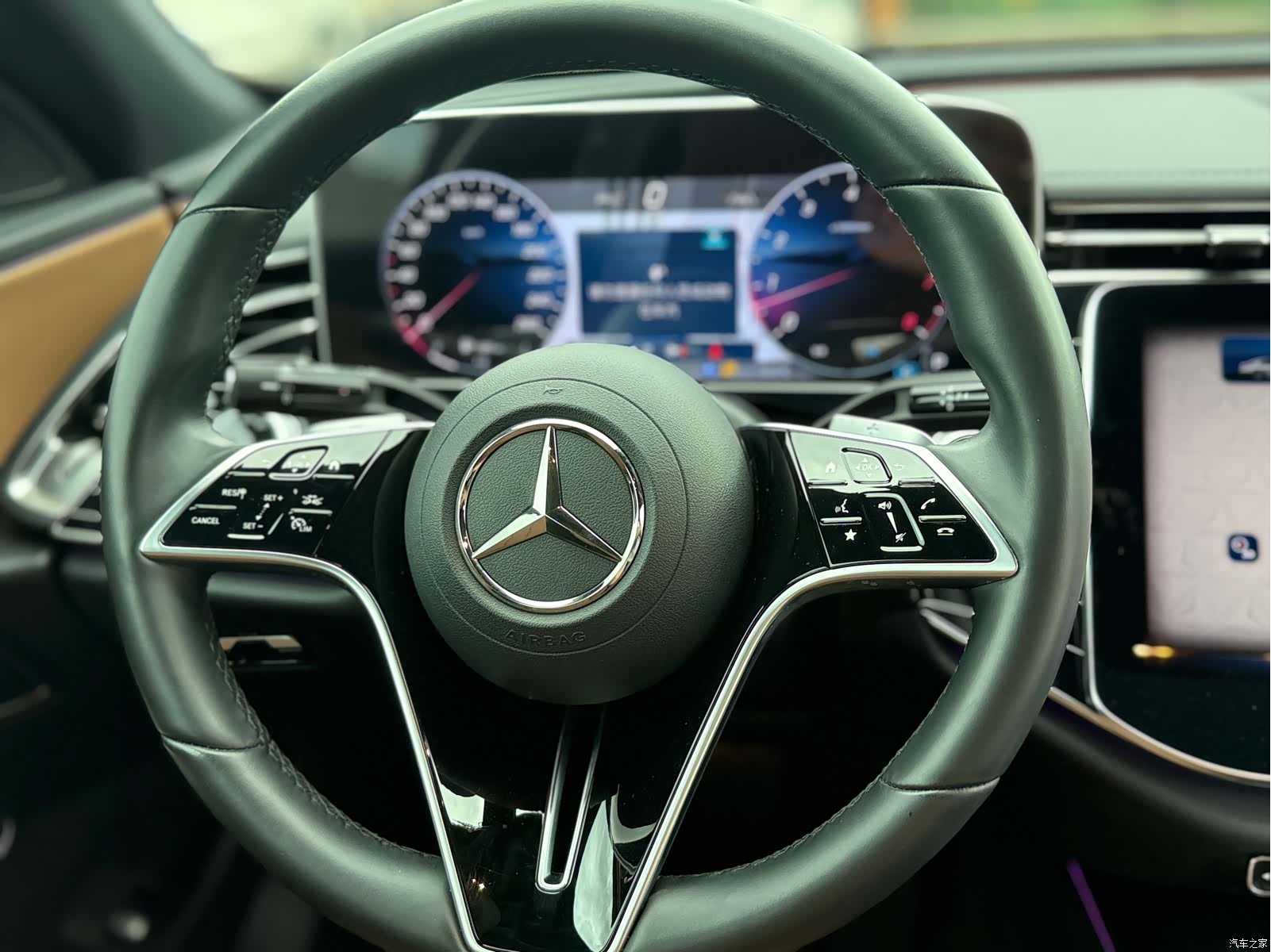 Mercedes-Benz E-Class, 2024 14