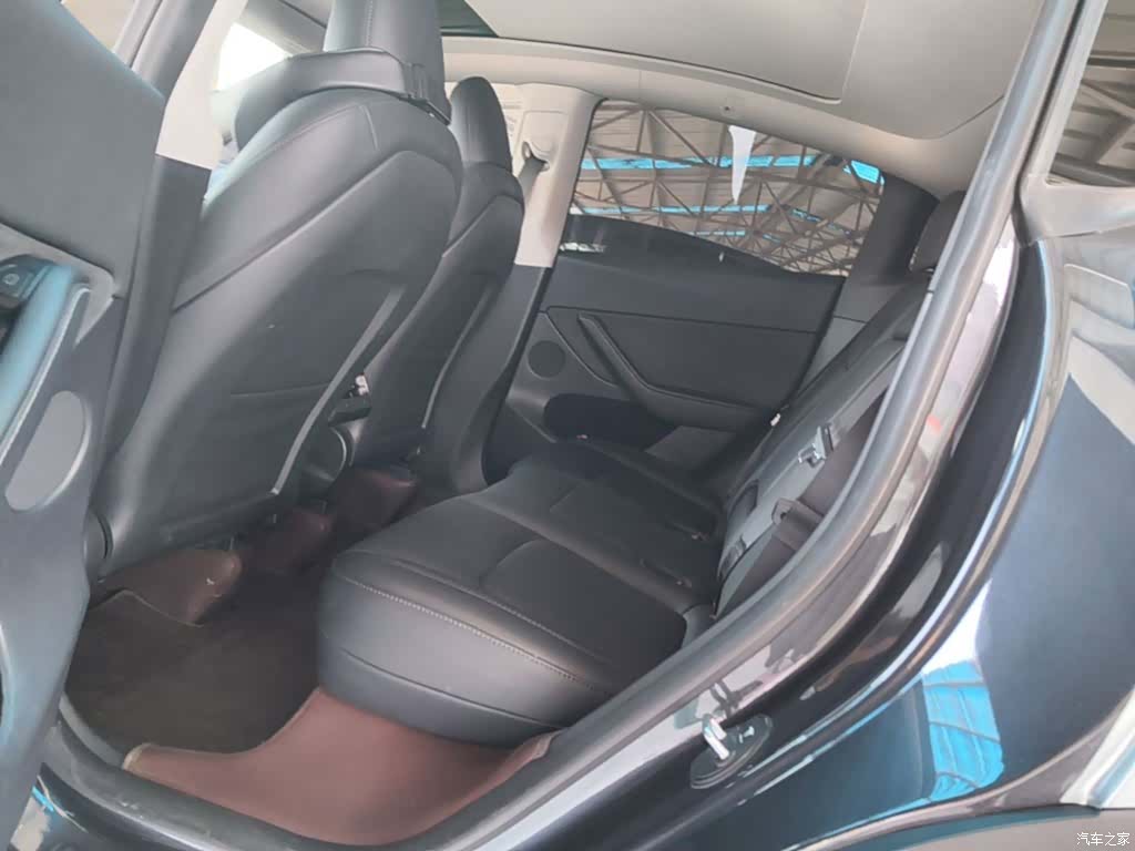 Tesla Model Y, 2024 17