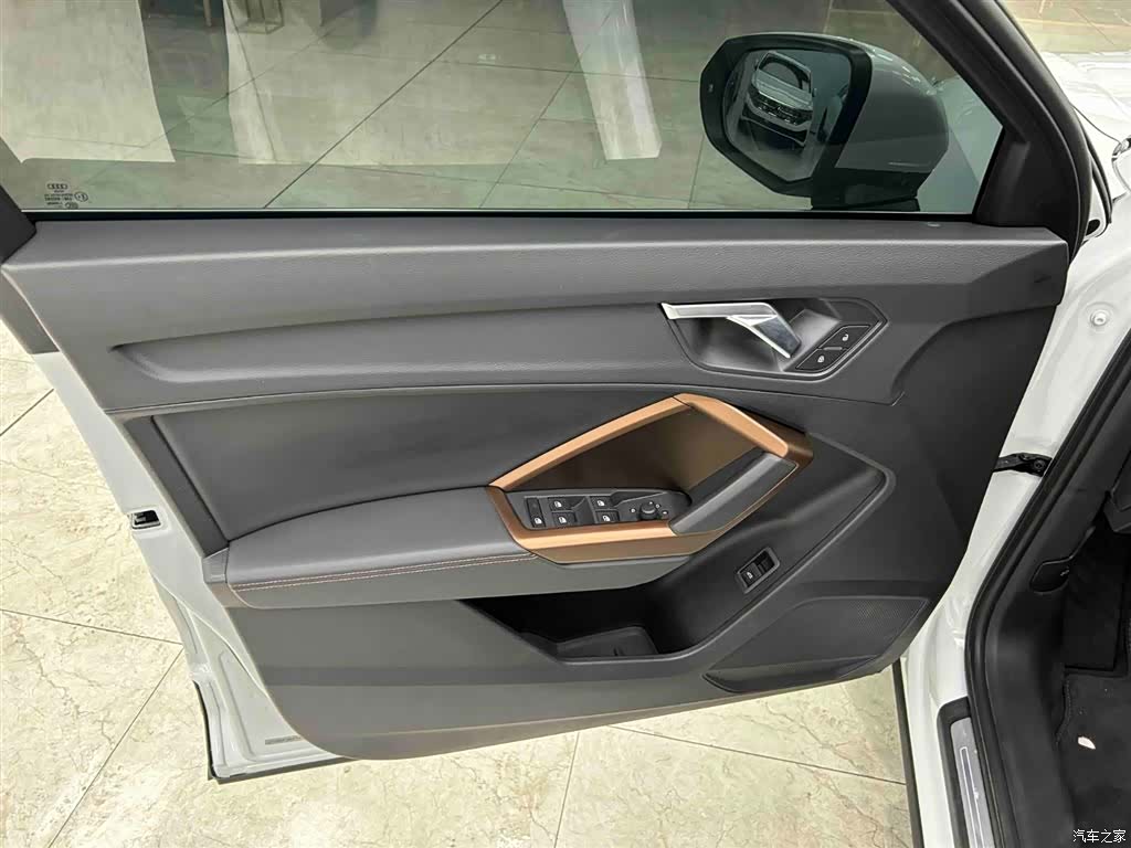 Audi Q3, 2023 10