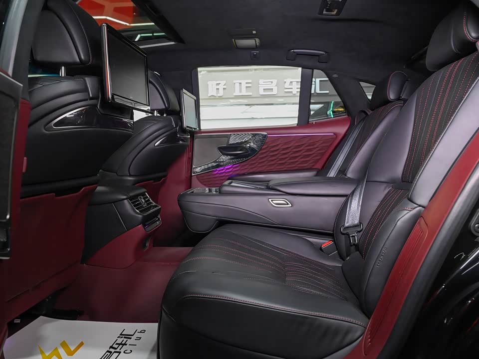 Lexus LS