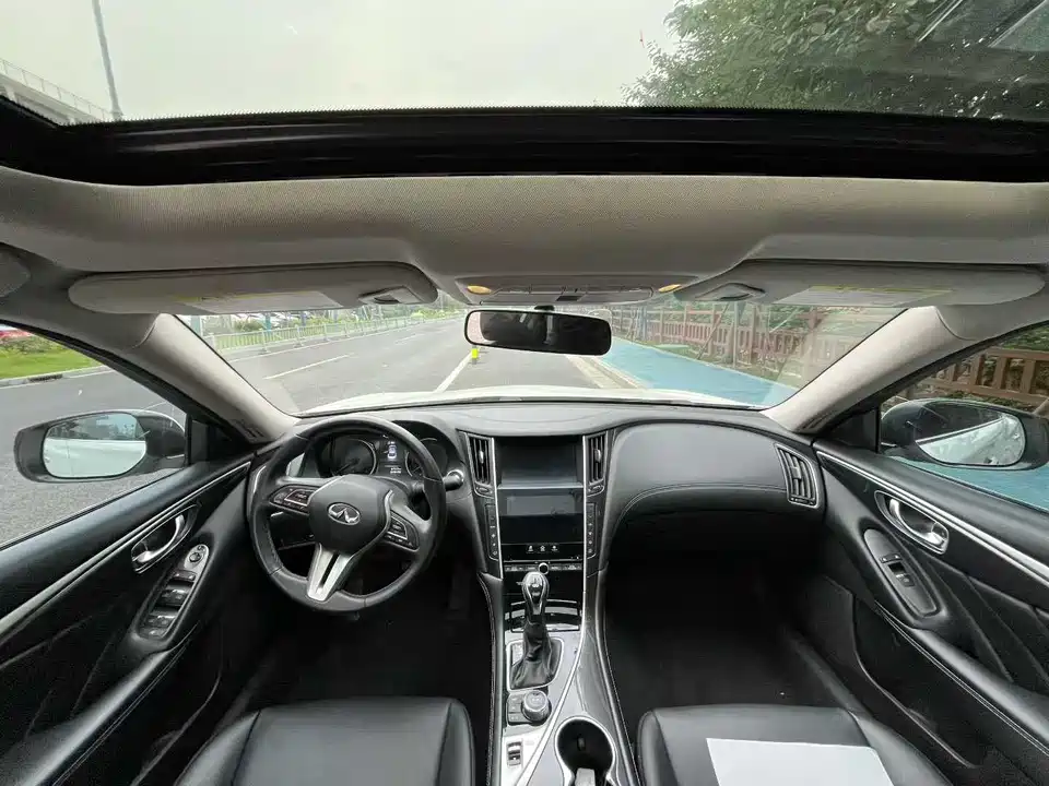 Infiniti Q50L