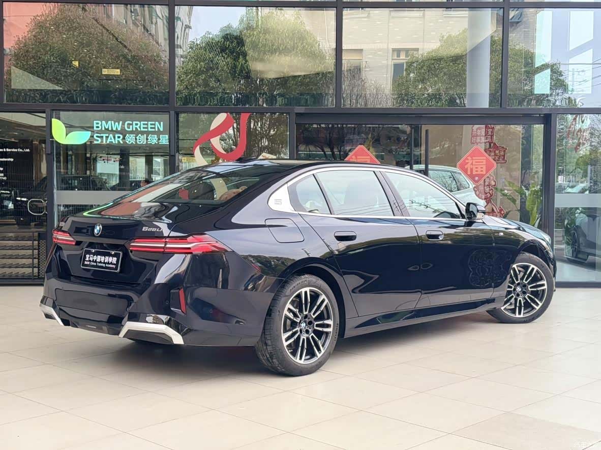 BMW 5 Series, 2026 все фото
