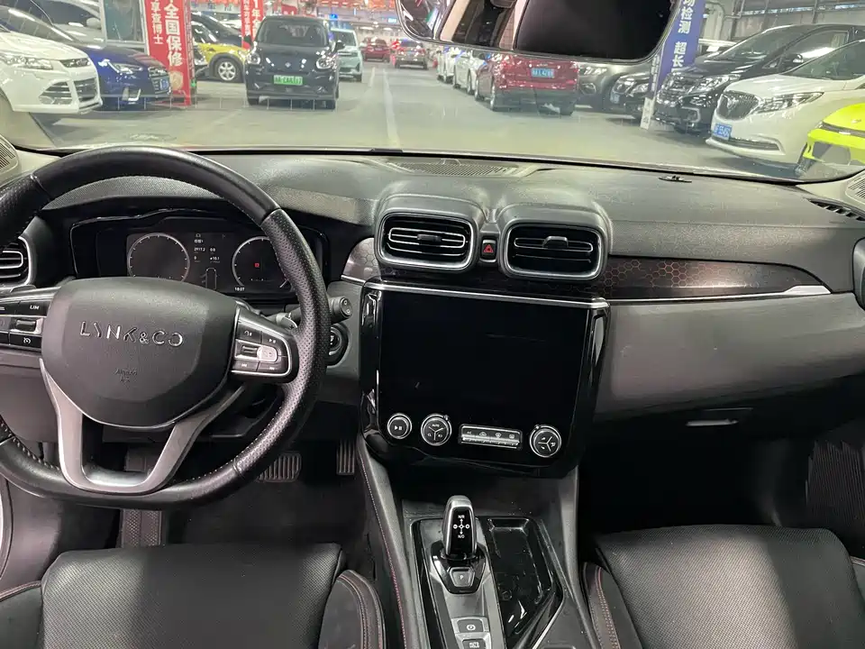Lynk & Co 02