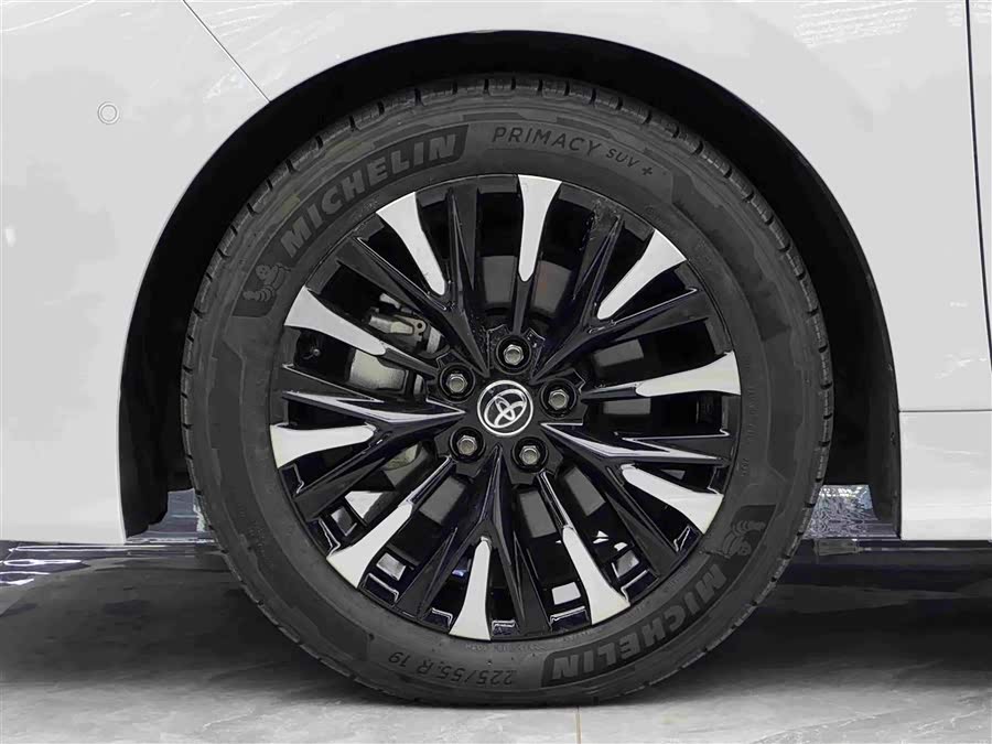 Toyota Vellfire 2024, фото 4