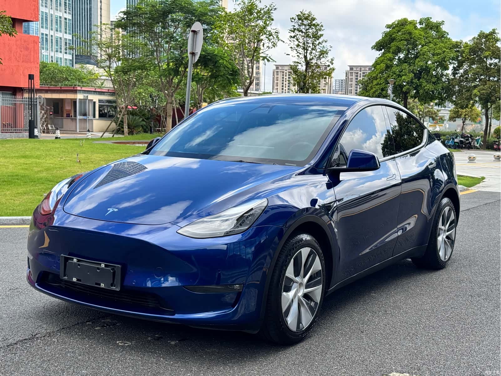 Tesla Model Y, 2021 1