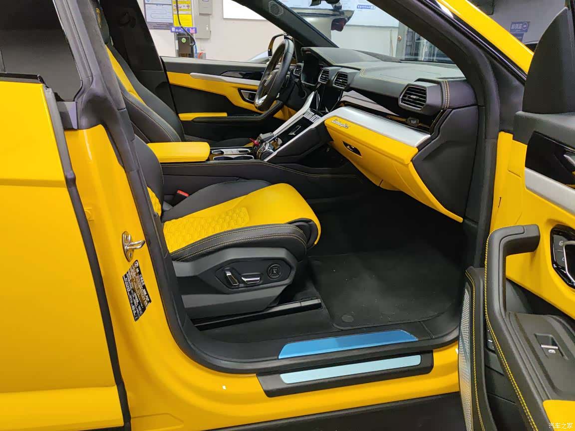 Lamborghini Urus, 2022 12
