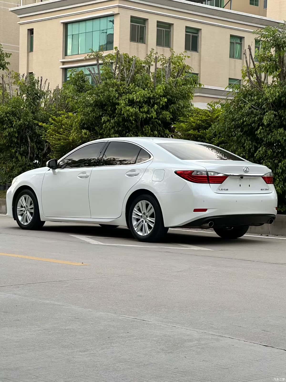 Lexus ES, 2014 8