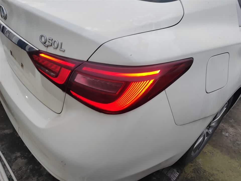 Infiniti Q50L