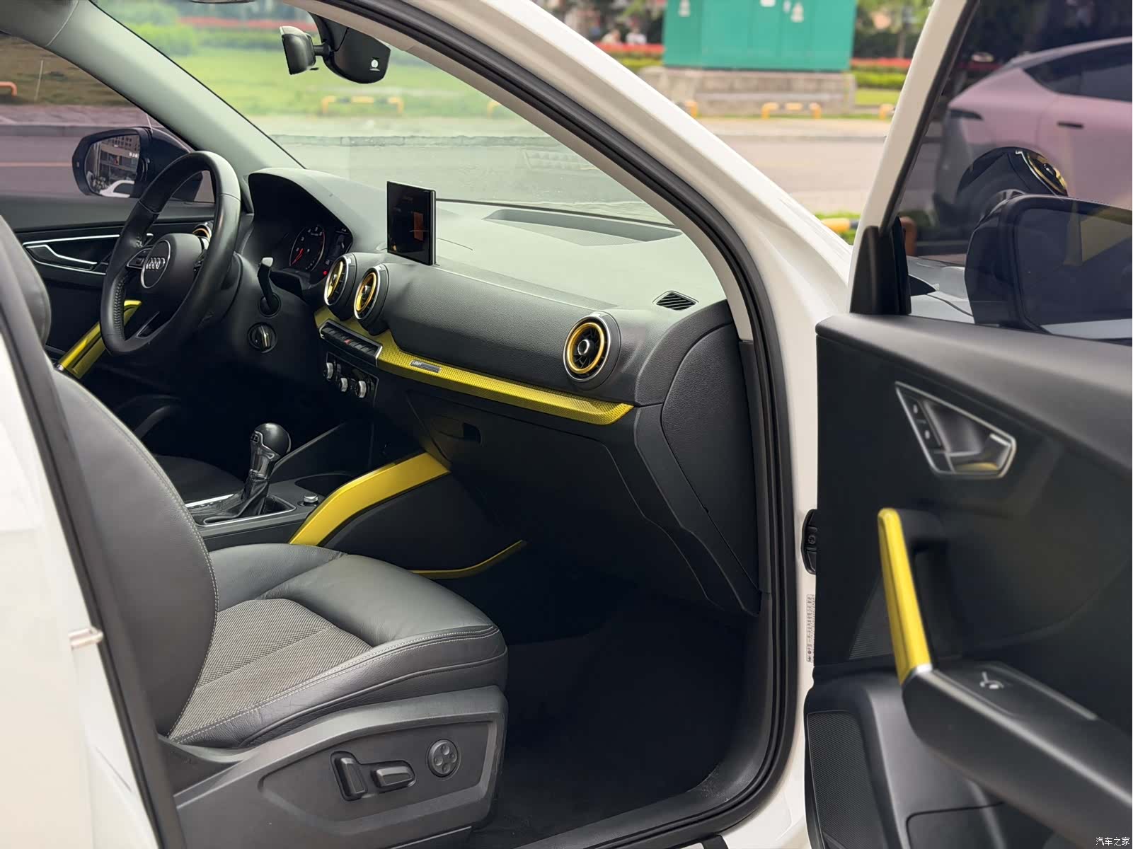 Audi Q2L, 2019 9