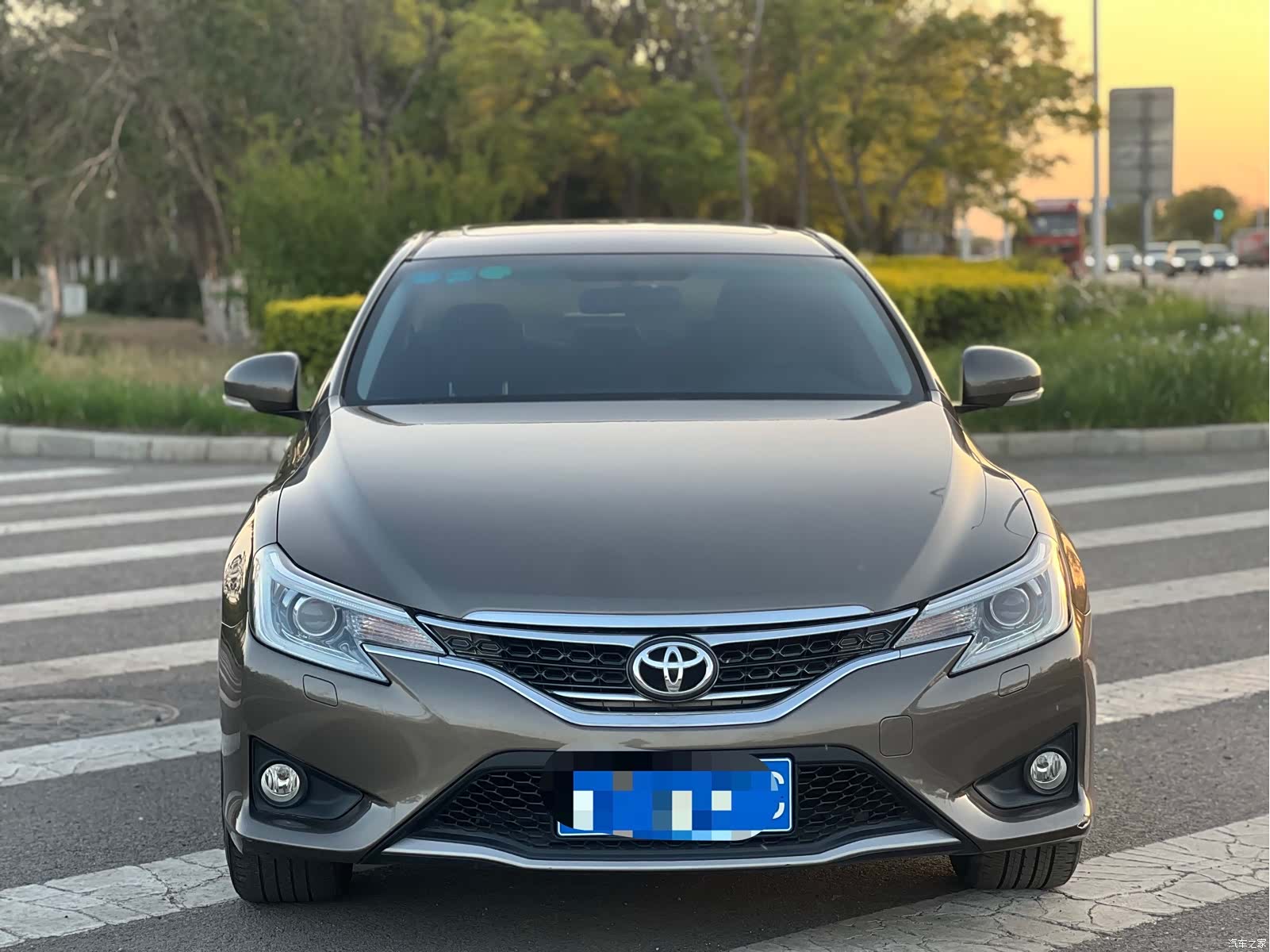 Toyota 2.5V, 2015 2