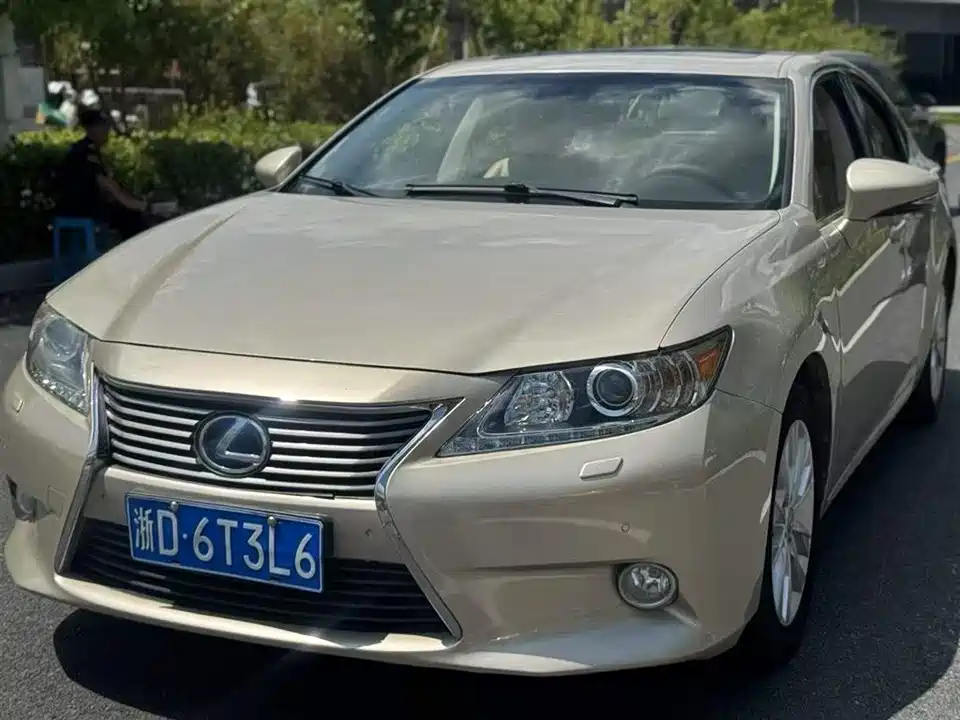 Lexus ES