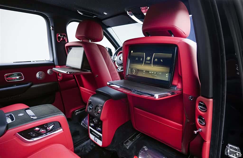 Rolls-Royce Cullinan, 2023 26