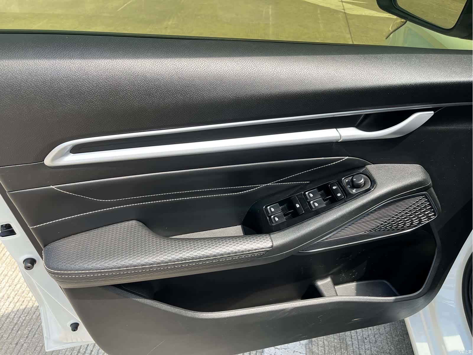 Geely Emgrand, 2022 13