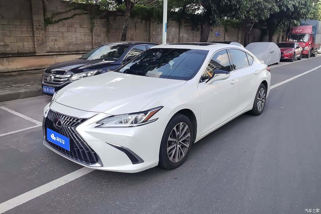 Lexus ES, 2023 1
