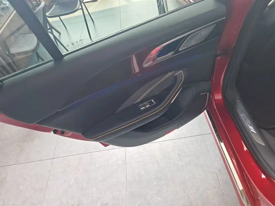 Hongqi H6