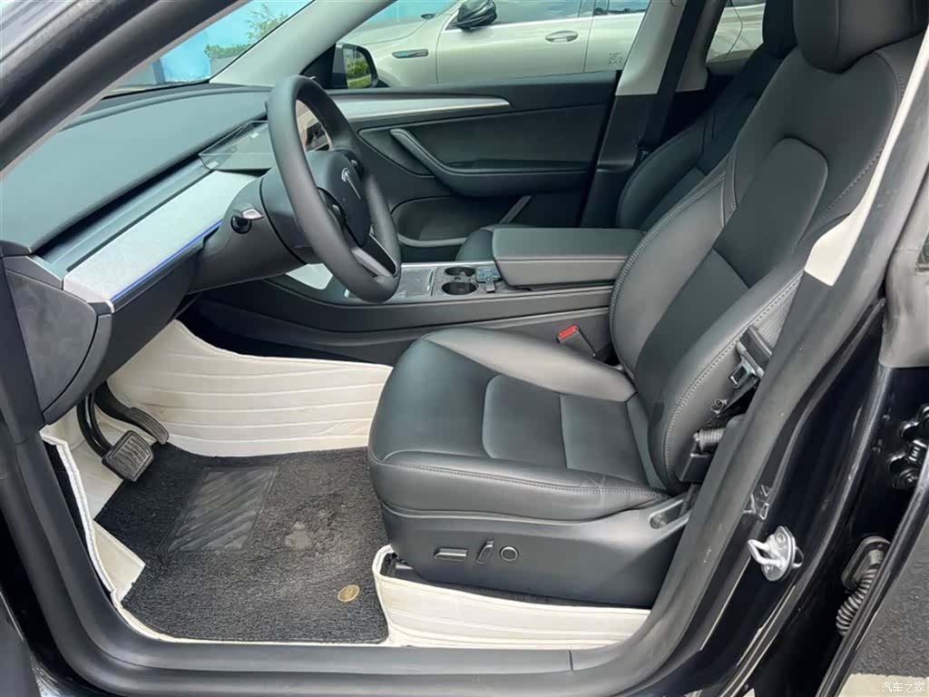 Tesla Model Y, 2024 4