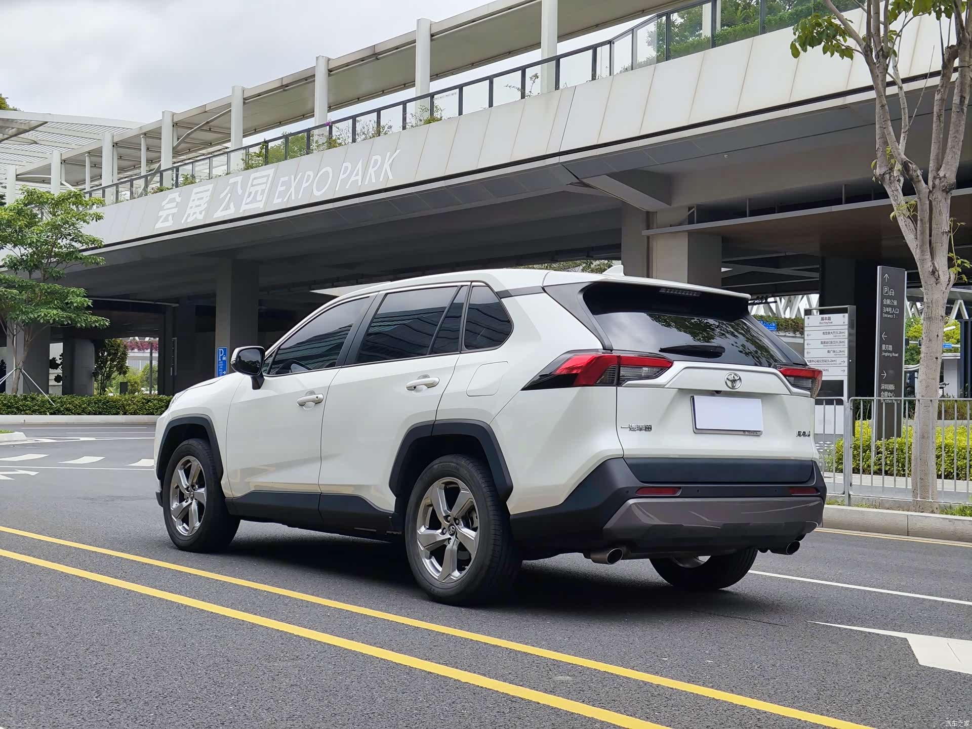 Toyota RAV4, 2023 7
