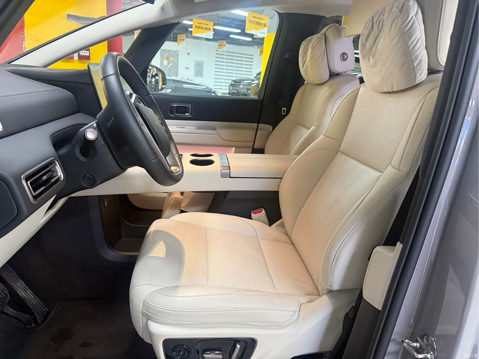 Li Auto MEGA, 2025 7