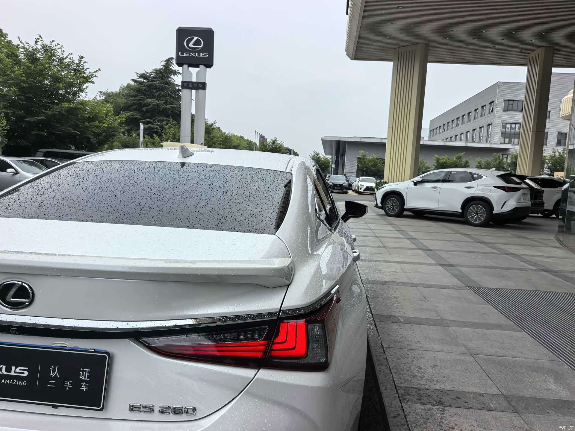 Lexus ES, 2022 14