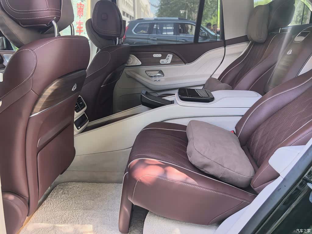 Maybach GLS, 2024 6