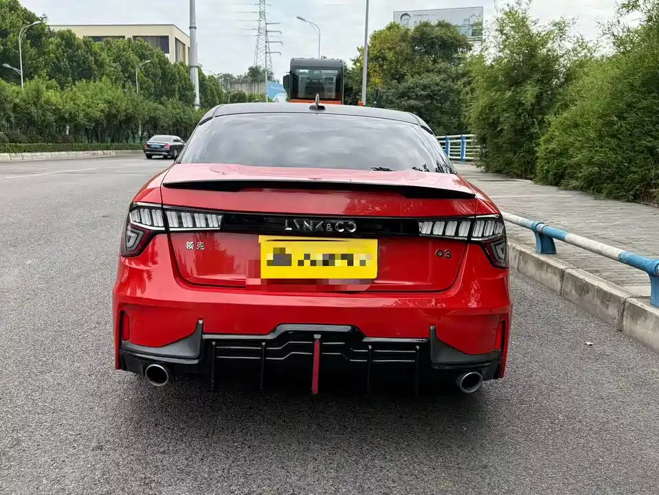 Lynk & Co 03