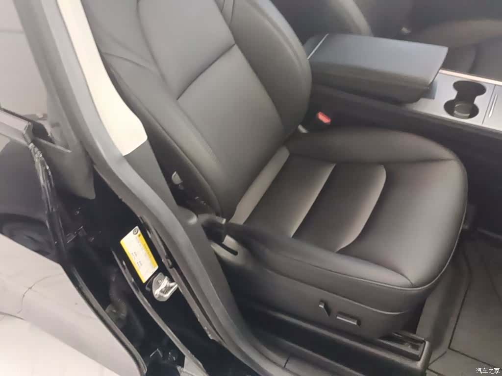 Tesla Model Y, 2023 25