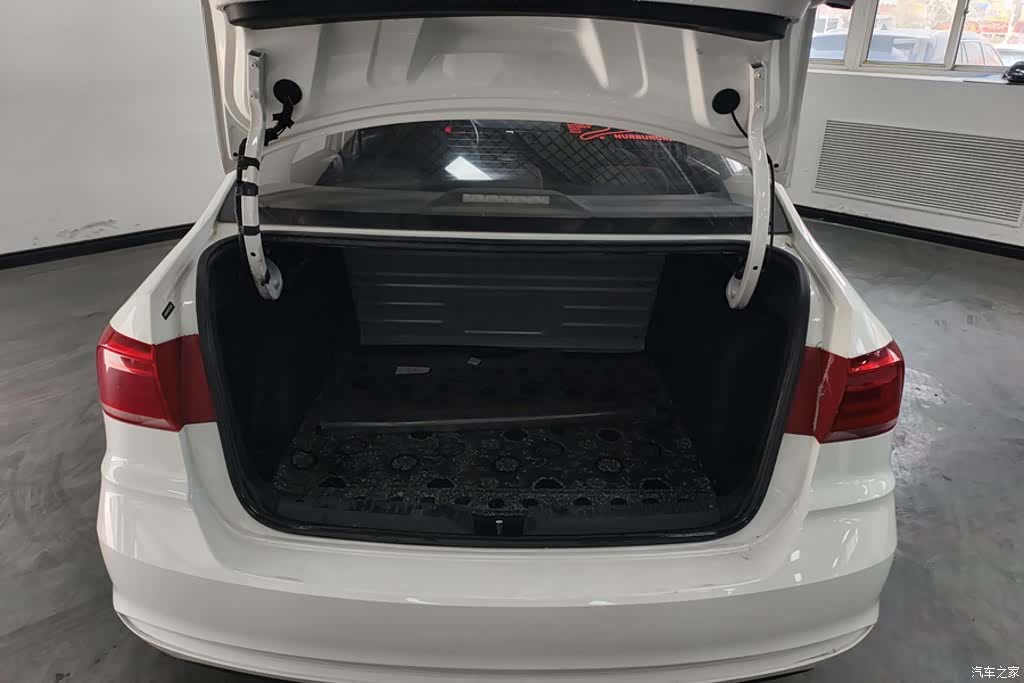 Volkswagen Santana, 2018 4