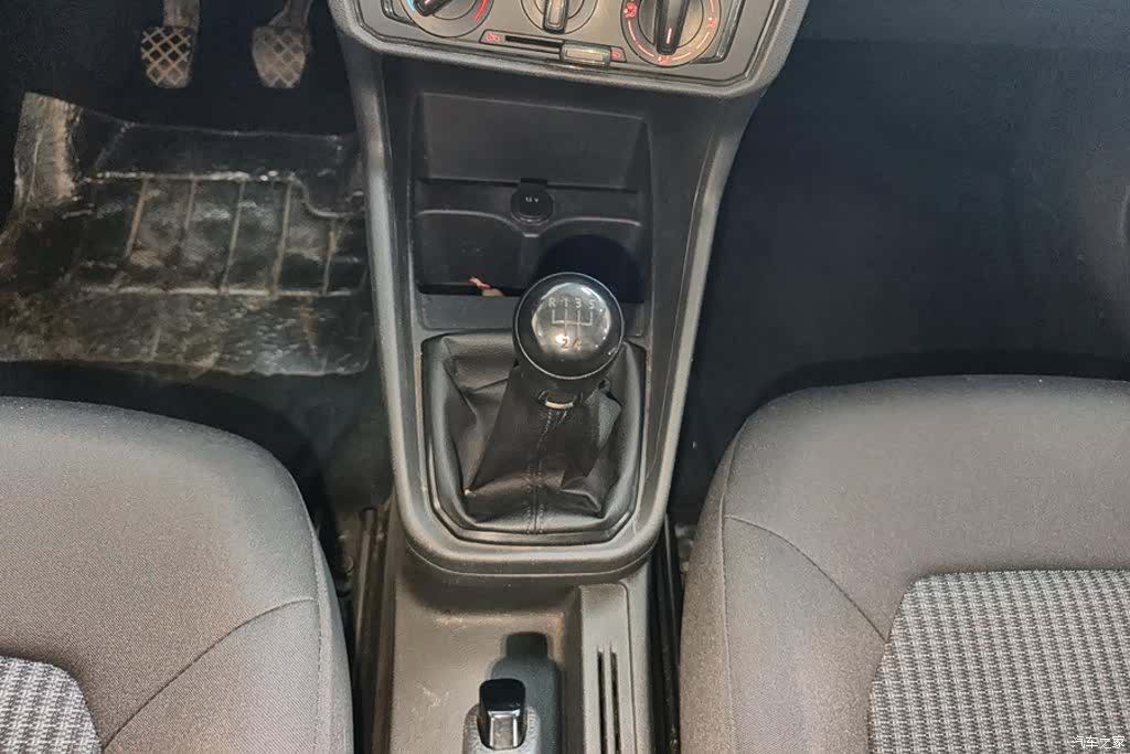 Volkswagen Santana, 2018 16