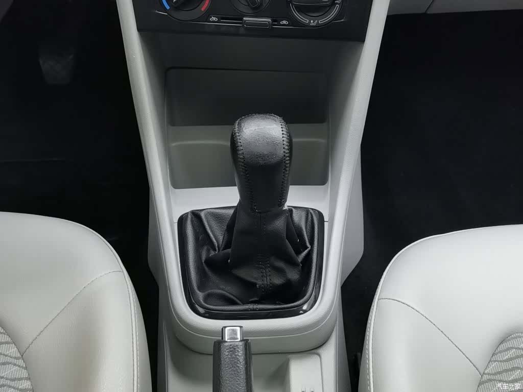 Skoda Rapid, 2014 13