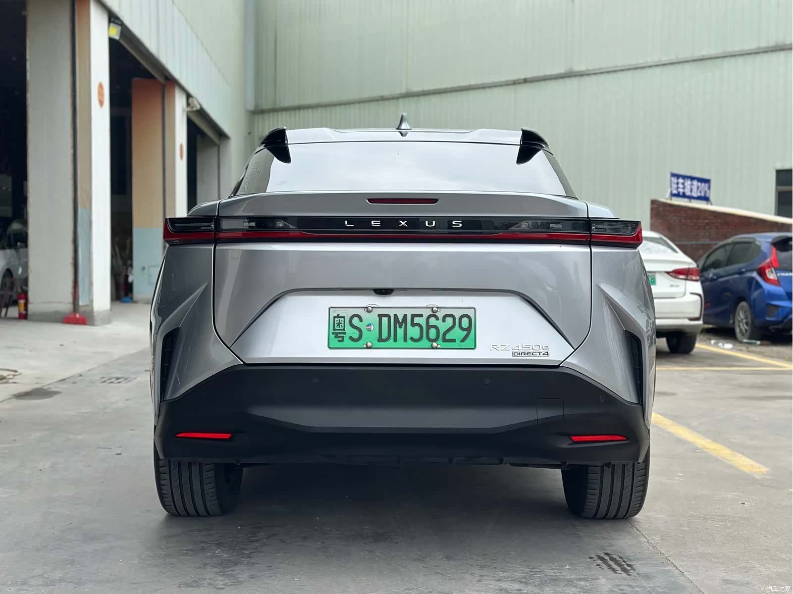 Lexus RZ, 2023 все фото