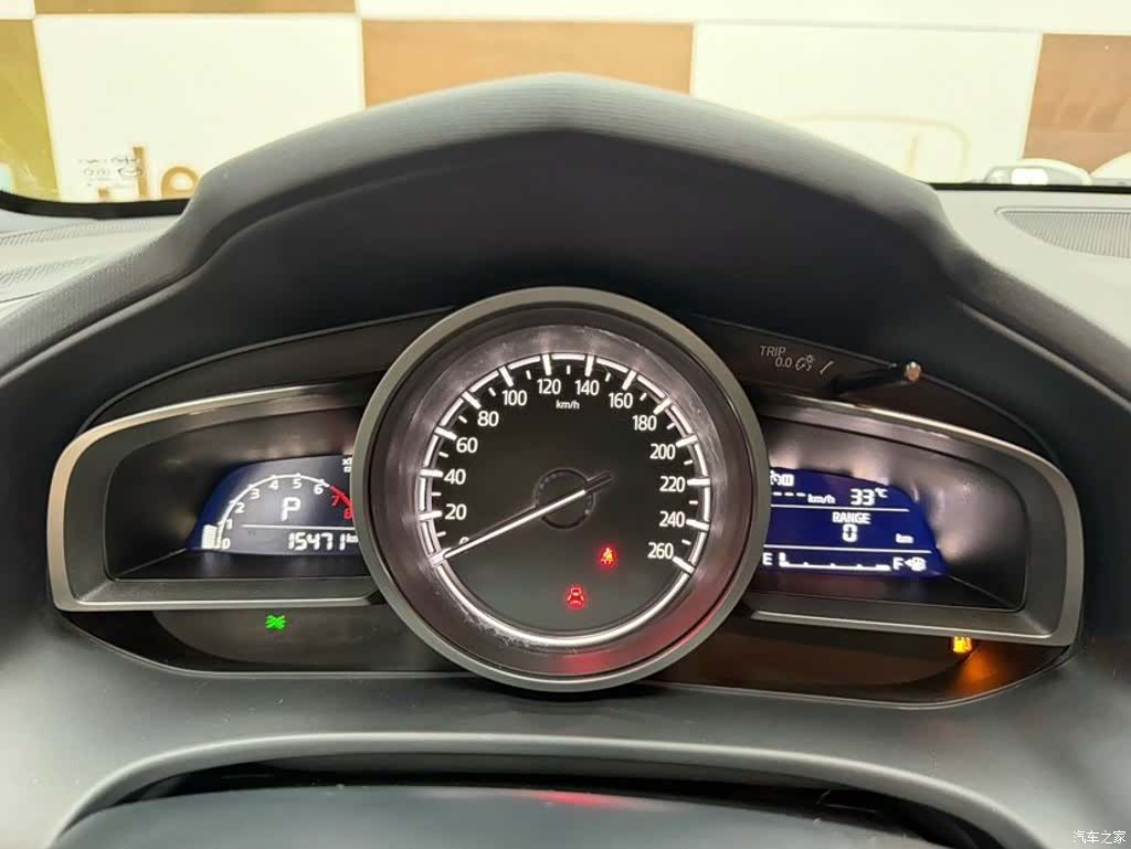 Mazda CX-4, 2023 11