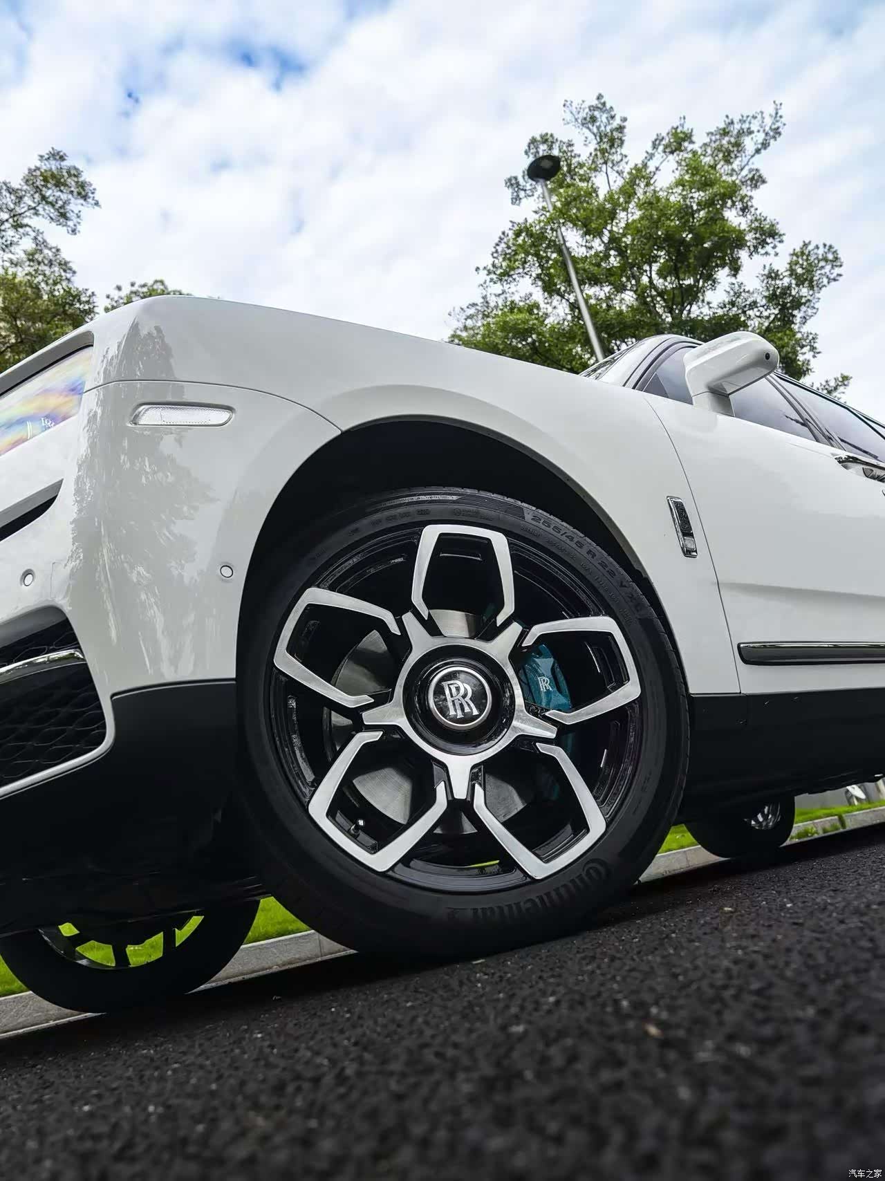 Rolls-Royce Cullinan, 2020 3