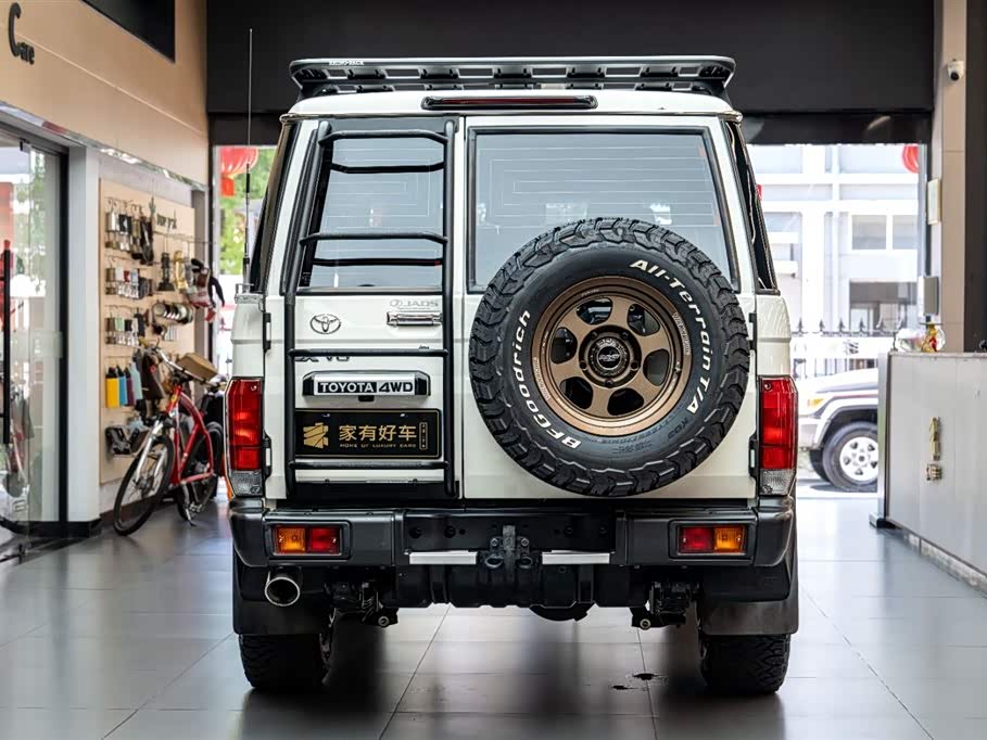 Toyota Land Cruiser