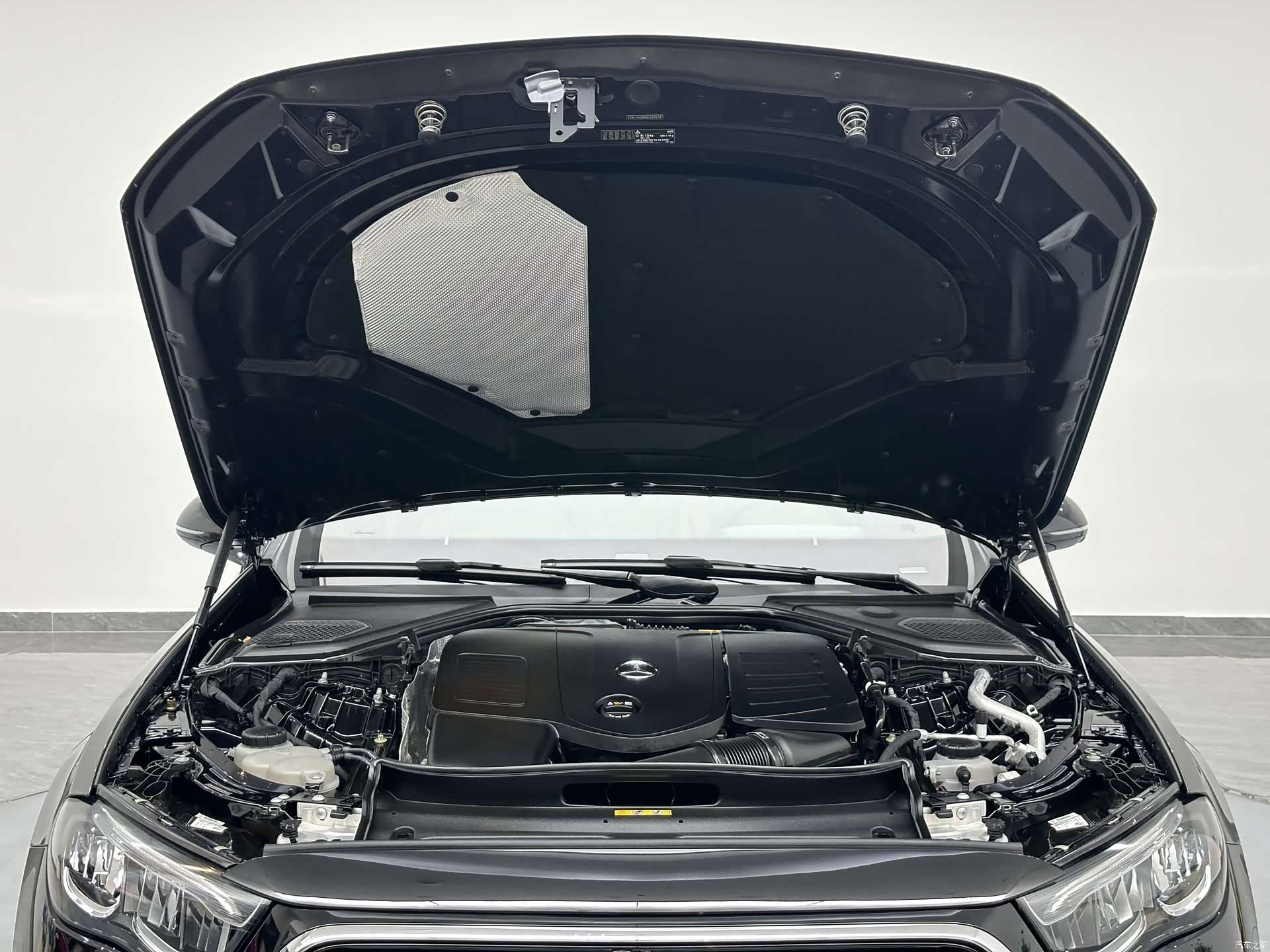 Mercedes-Benz E-Class, 2025 24