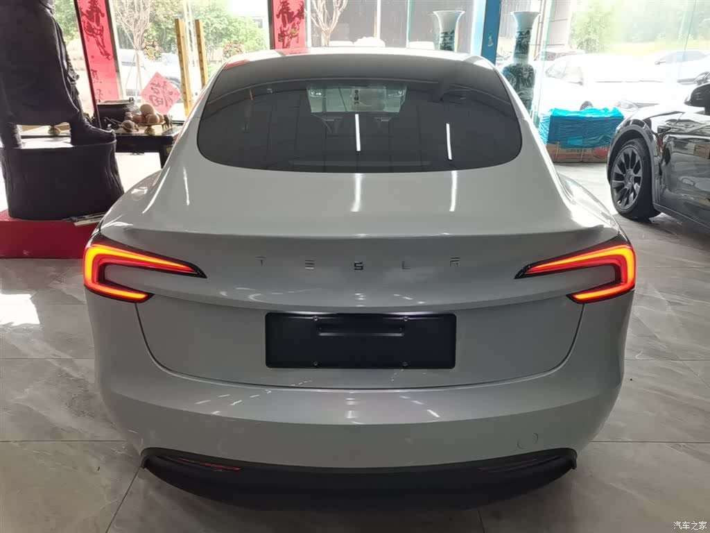 Tesla Model 3, 2025 6