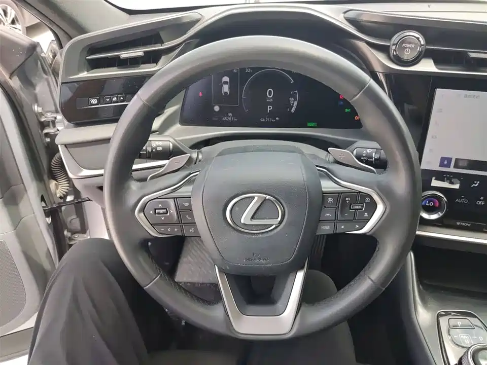 Lexus RZ