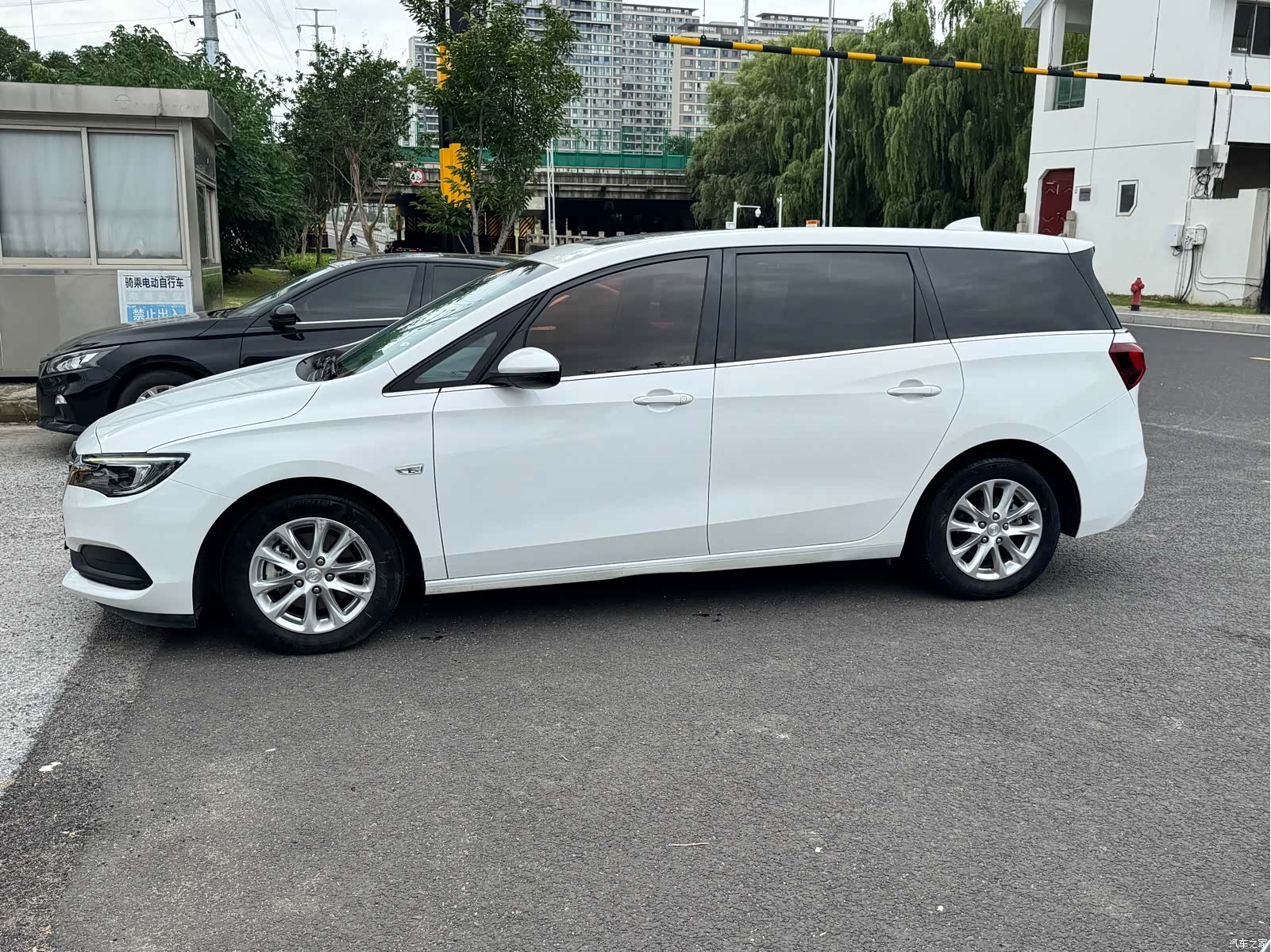 Buick GL6, 2018 16