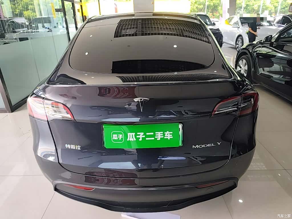 Tesla Model Y, 2024 6