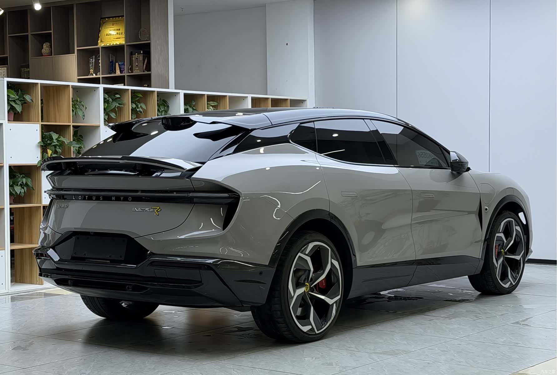 Lotus ELETRE, 2023 10